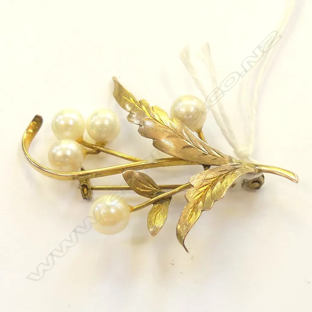 14CT GOLD AND PEARL BROOCH Image 1++