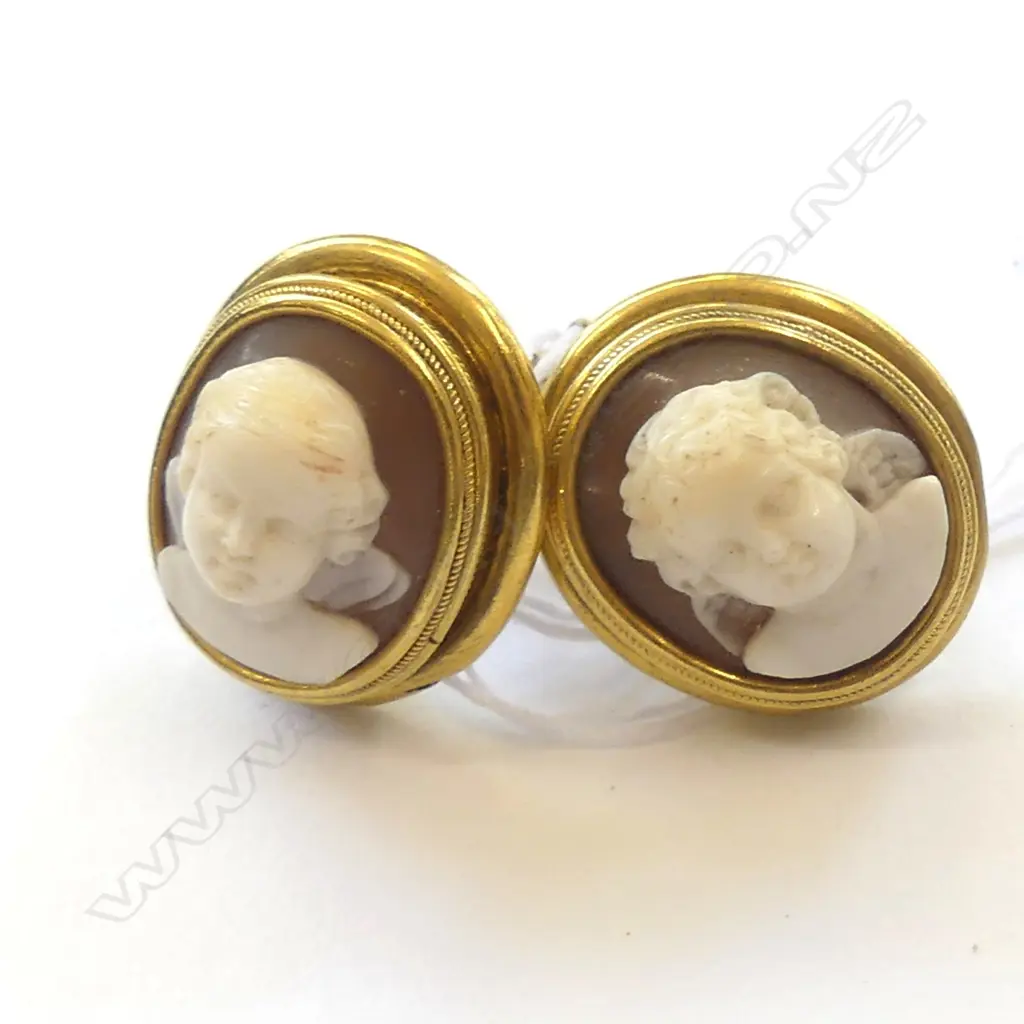 PR OF 9CT CAMEO EARRINGS  Image 1++