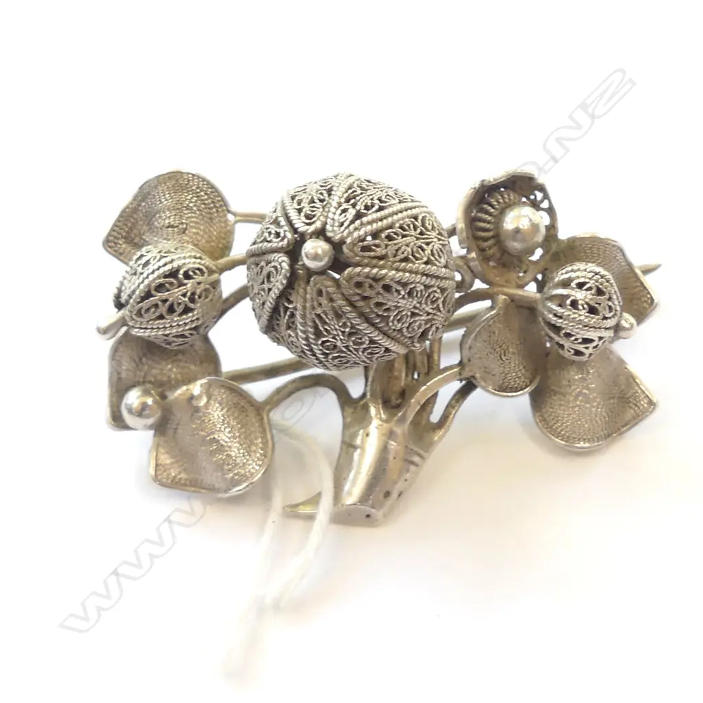 SILVER FILIGREE FLORAL BROOCH Image 1++