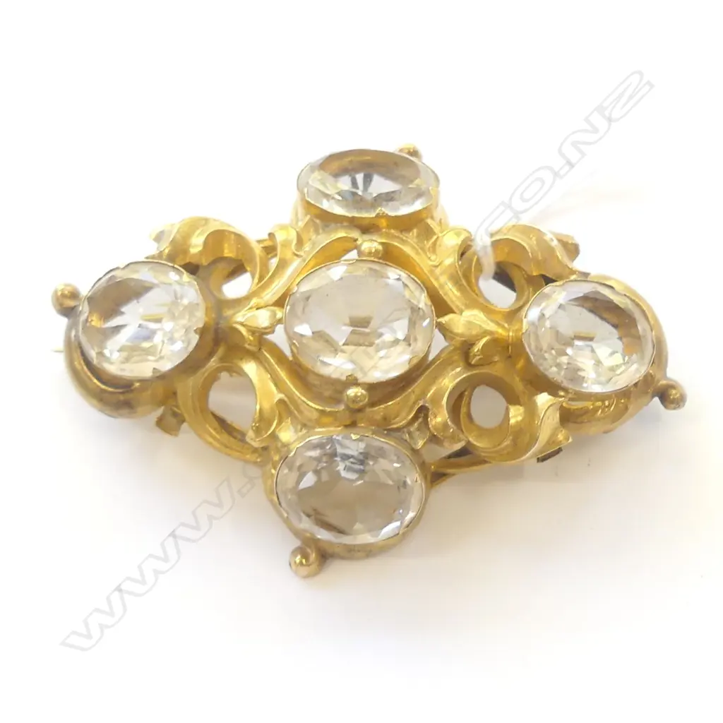 VICTORIAN PINCHBECK AND WHITE STONE BROOCH Image 1++