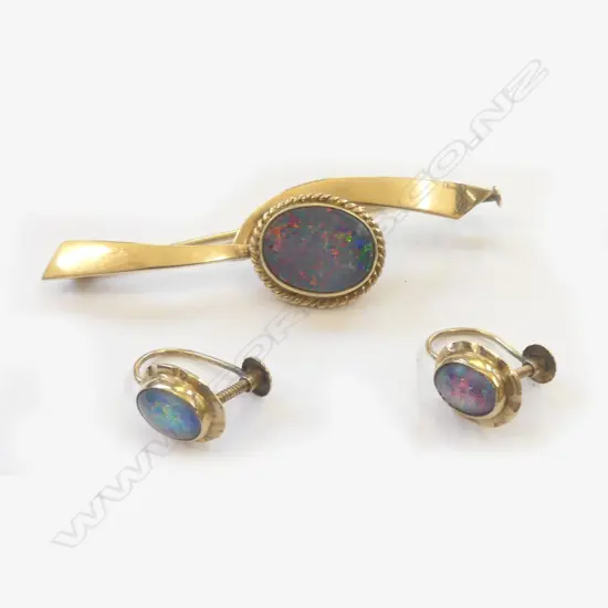 10ct GOLD OPAL BROOCH AND 9ct GOLD EARRINGS