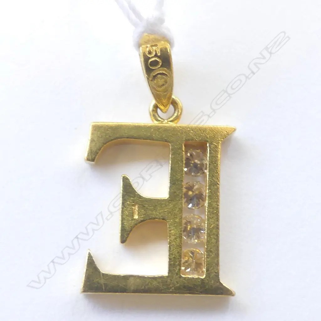 18CT (OR HIGHER) YELLOW GOLD INITIAL 'E' & 4 DIAMOND PENDANT, H. 14MM, 3 GM Image 1++