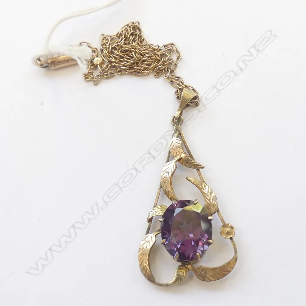 9CT GOLD CHAIN AND PURPLE STONE & LEAF PENDANT Image 1++