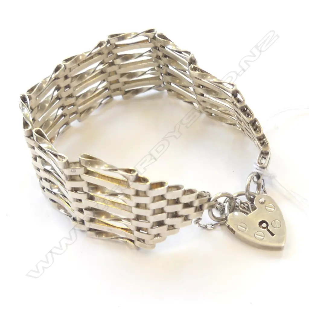 WIDE S/SILVER GATE LOCK BRACELET. With traditional padlock Image 1++