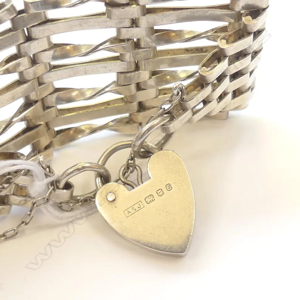 WIDE S/SILVER GATE LOCK BRACELET. With traditional padlock Image 1++