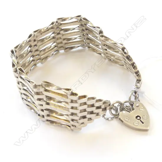 WIDE S/SILVER GATE LOCK BRACELET. With traditional padlock