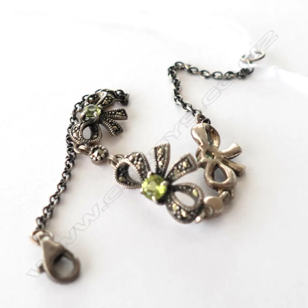 LOVERS KNOT SILVER AND MARCASITE BRACELET Image 1++