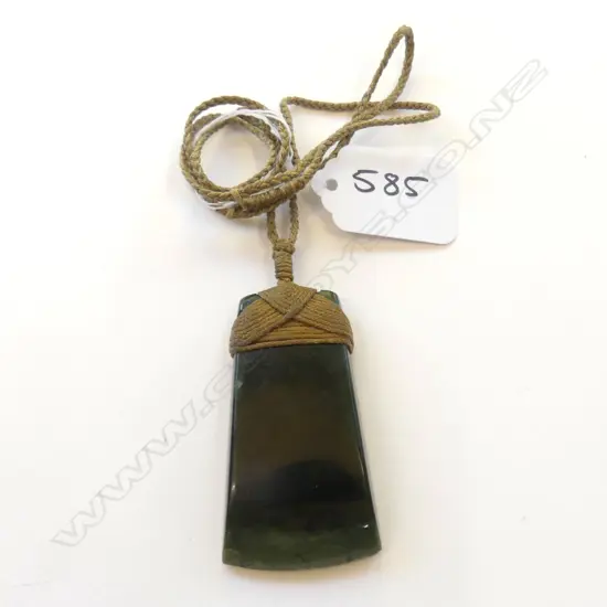 POUNAMU PENDANT