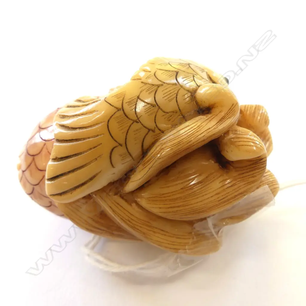 NETSUKE OF TWO KOI FISH WITH LOTUS PLANT, 50MM Image 1++