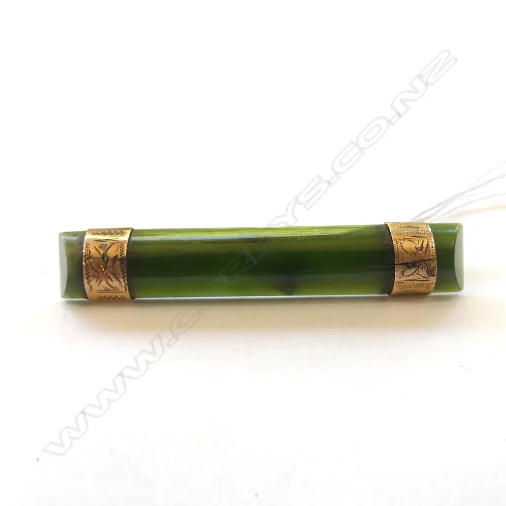 COLONIAL 9CT GOLD GREENSTONE BAR BROOCH, L 52MM Image 1++