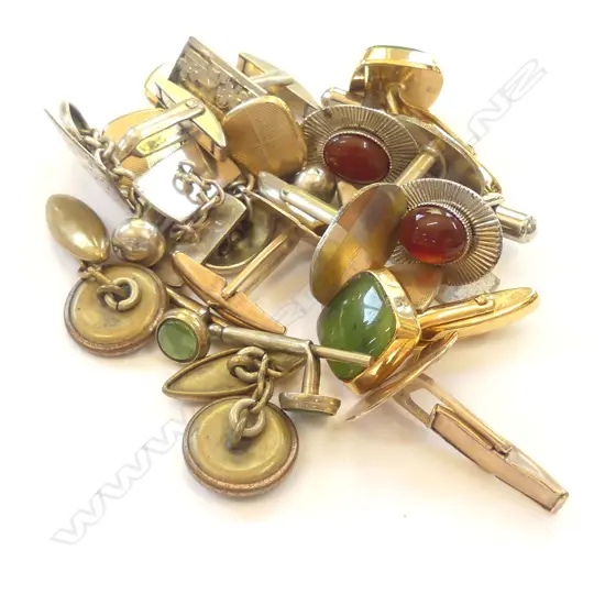 10 PAIRS OF SILVER/ GOLD PLATE CUFF LINKS