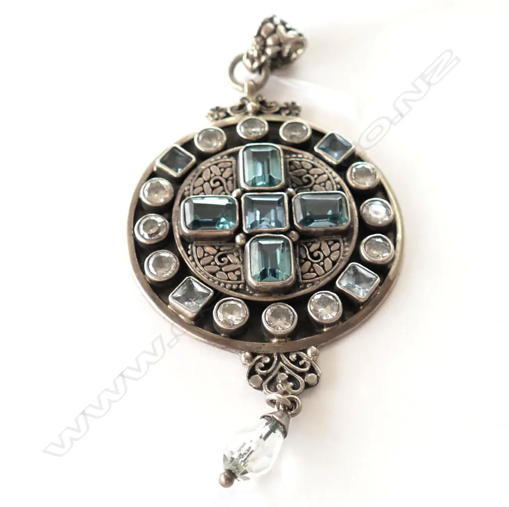 BLUE TOPAZ AND SILVER PENDANT Image 1++
