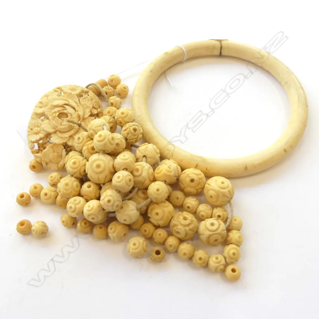 ASST. IVORY BEADS, BROOCH AND BANGLE AF Image 1++