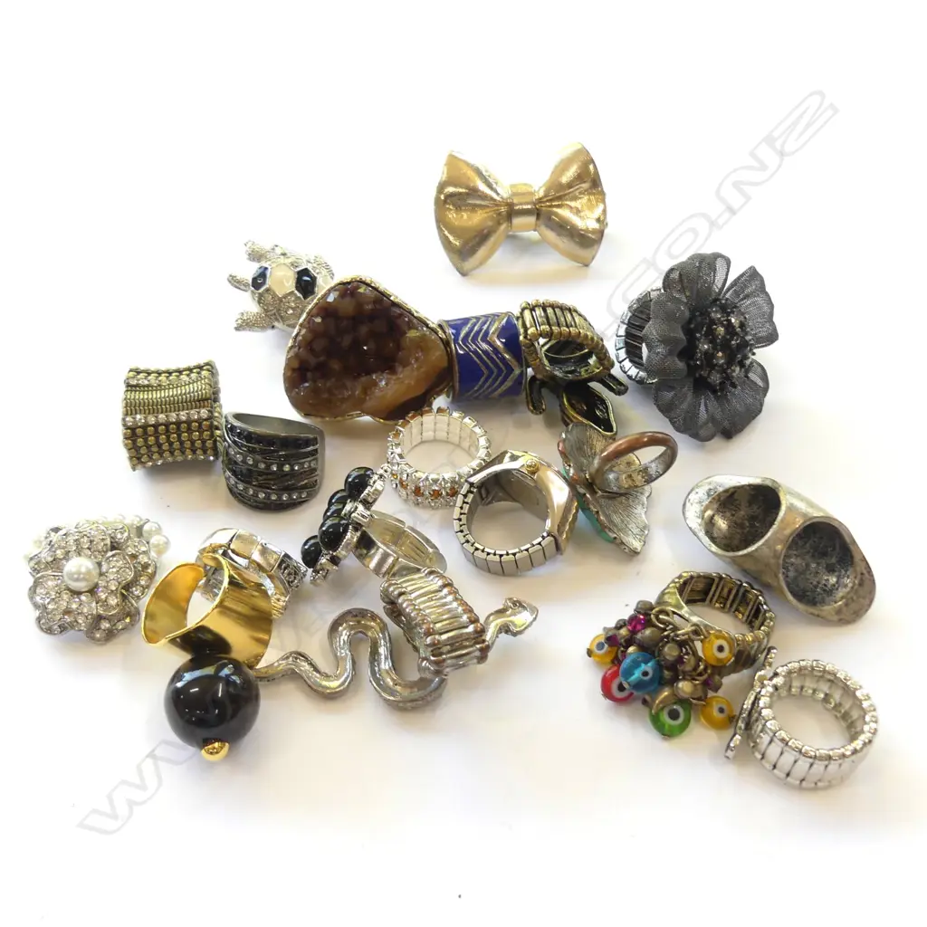 COSTUME RINGS LARGE X 20 Image 1++