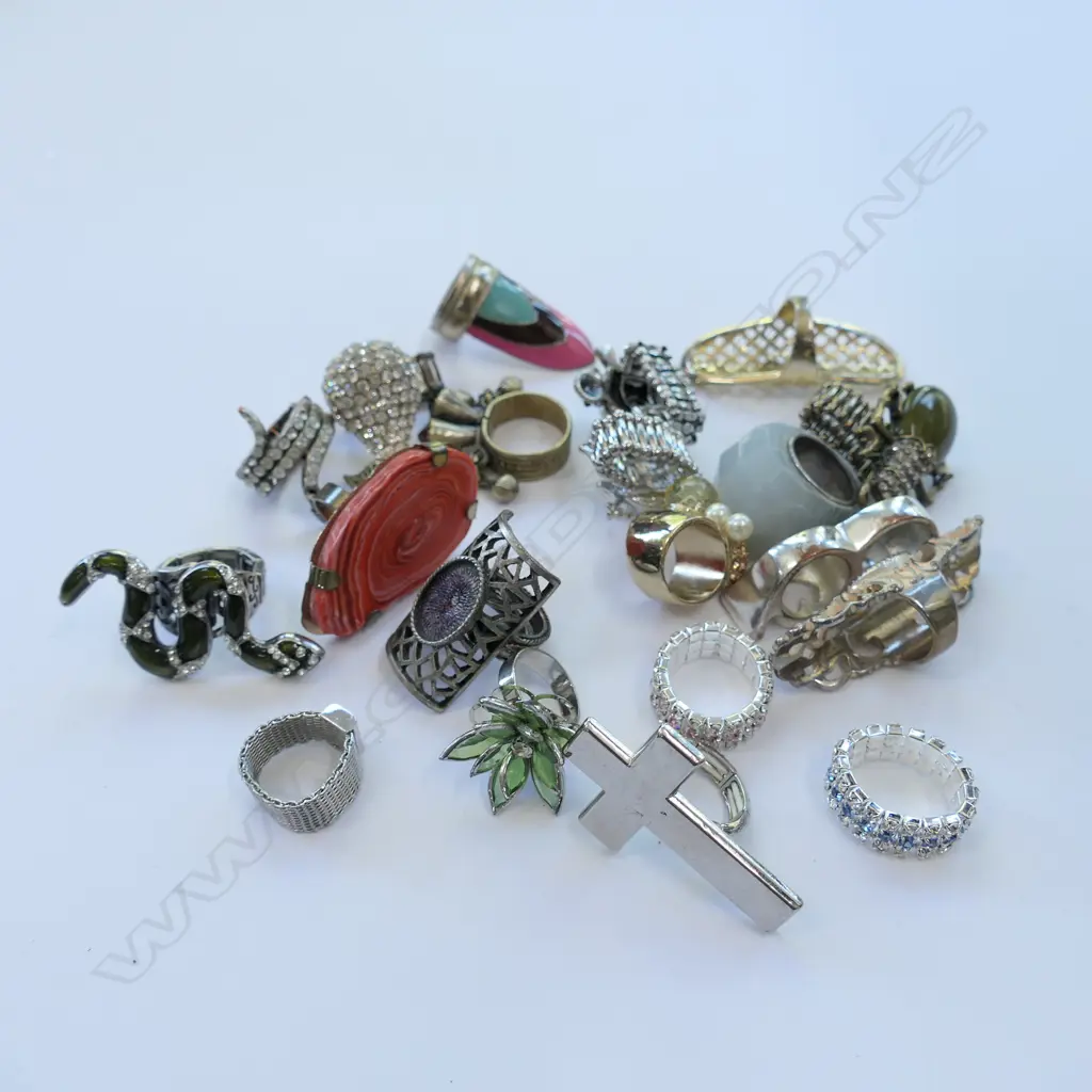 COSTUME RINGS LARGE X 20 Image 1++