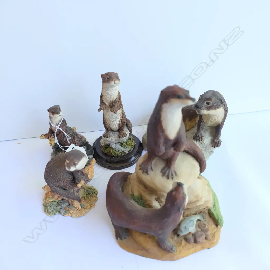 5 OTTER FIGURES   -RESIN  Image 1++