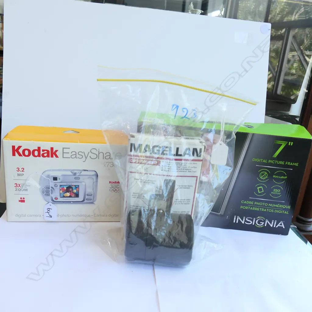 DIGITAL 7" PICTURE FRAME+ MAGELLAN GPS+ SIGMA 52MM SKYLIGHT LENS  Image 1++