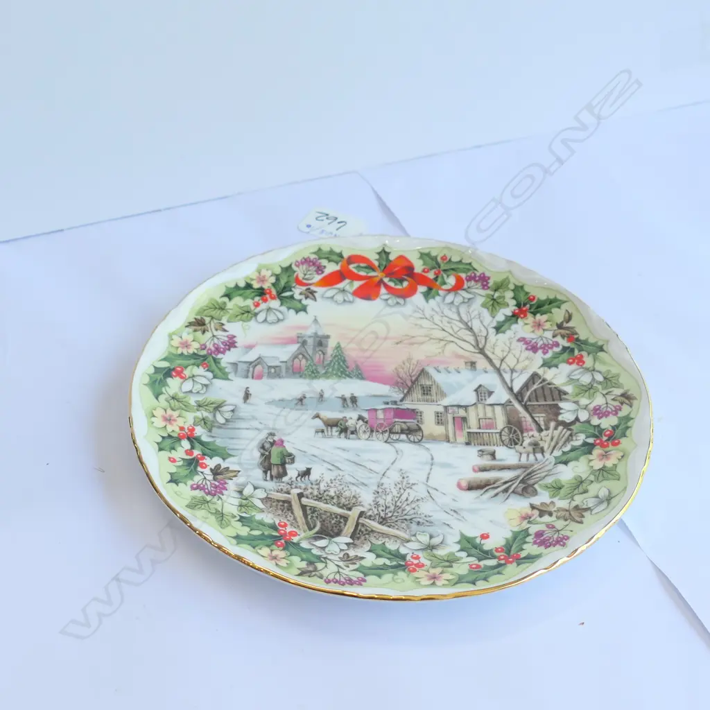 ROYAL ALBERT  THE COACHING INN AT CHRISTMAS 210MM DIA PLATE Image 1++