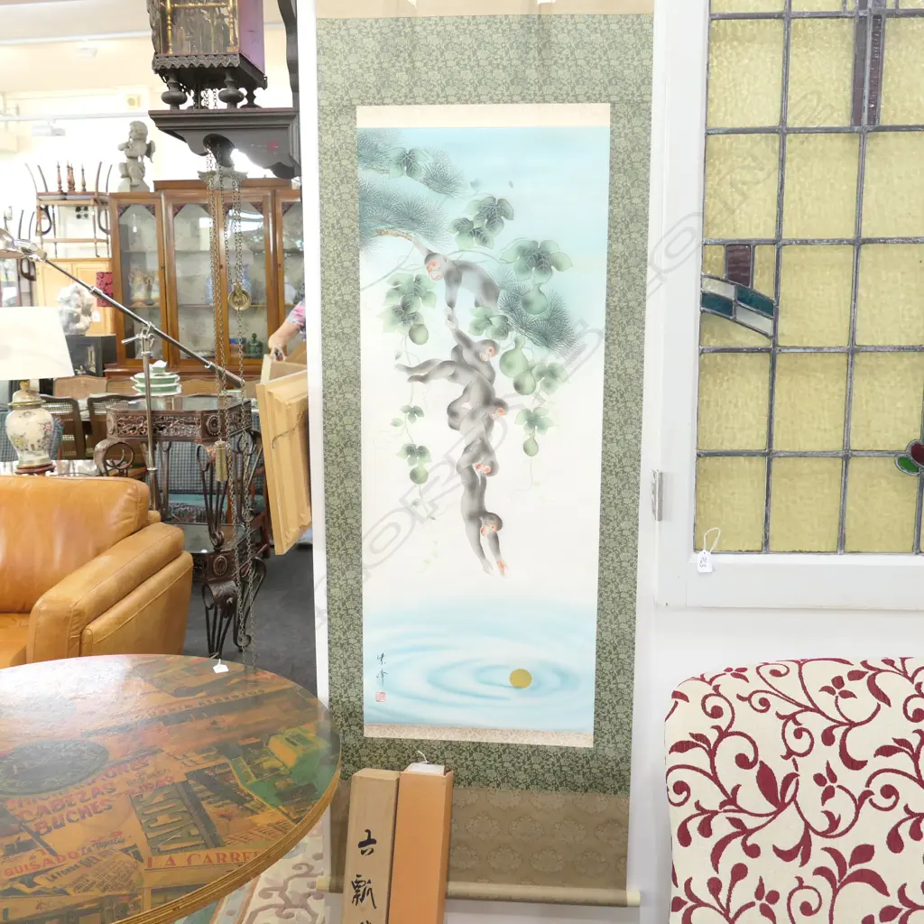 JAPANESE KAKEJIKU (HUNG SCROLL), IN ORIGINAL BOX (199) Image 1++