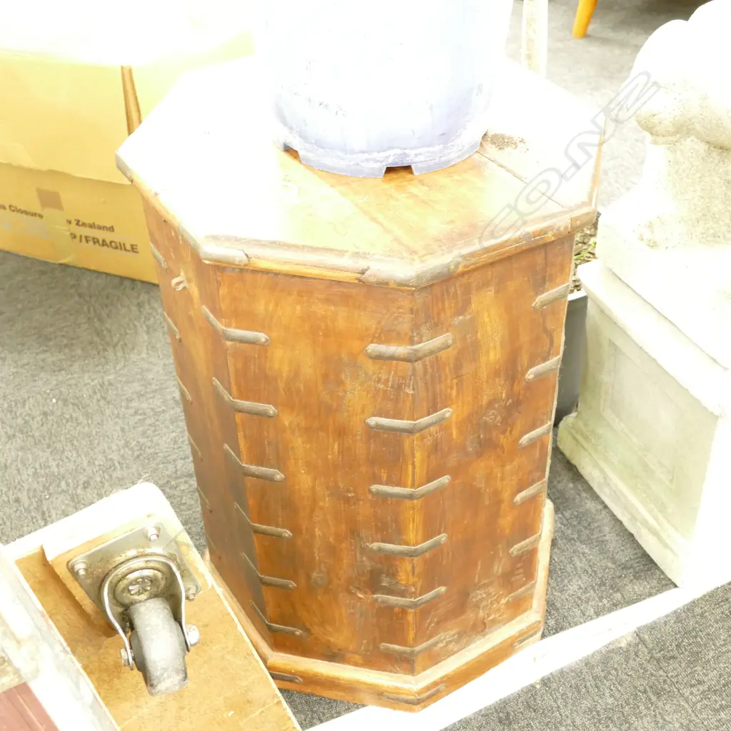 OCTAGONAL EASTERN STORAGE BOX METAL FITTINGS Image 1++