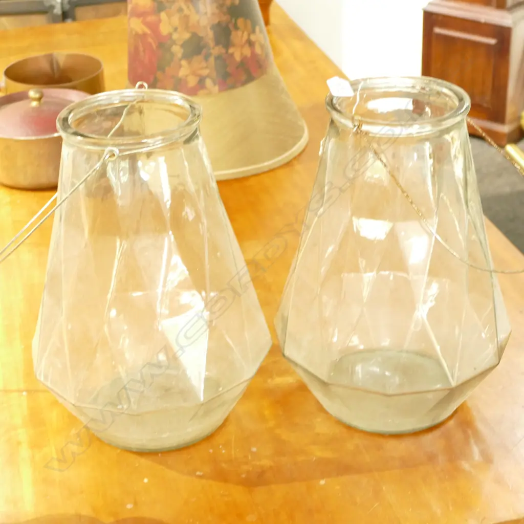 PAIR OF GLASS LANTERNS Image 1++