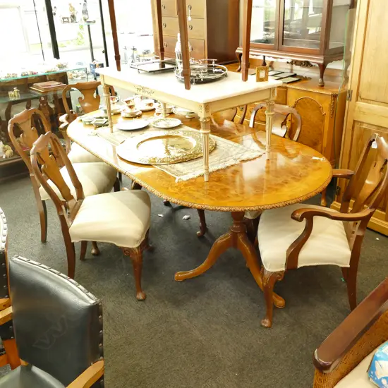 WALNUT DINNING TABLE WITH SIX QUEEN ANNE STYLE CHAIRS