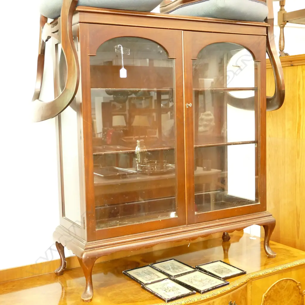 MAHOGANY GLAZED CHINA CABINET 940MM W 1110MM H Image 1++
