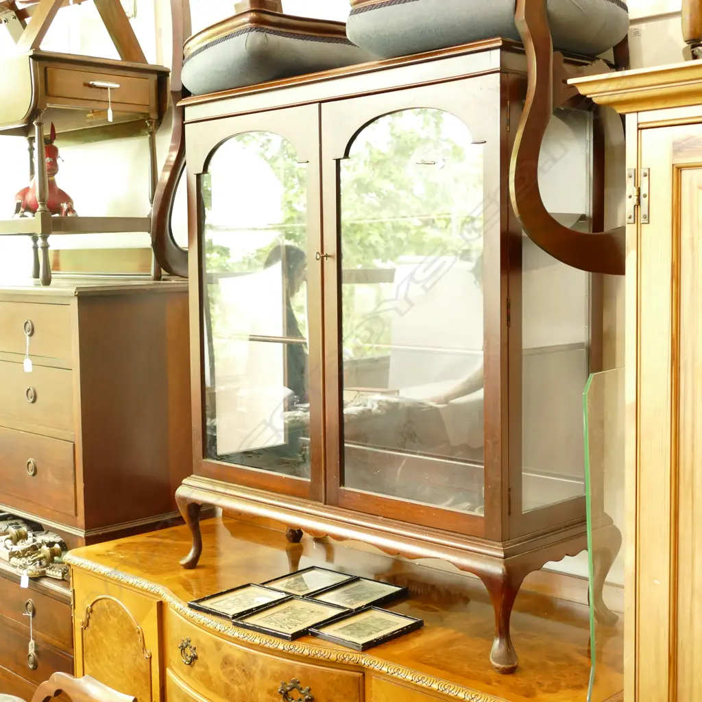 MAHOGANY GLAZED CHINA CABINET 940MM W 1110MM H Image 1++