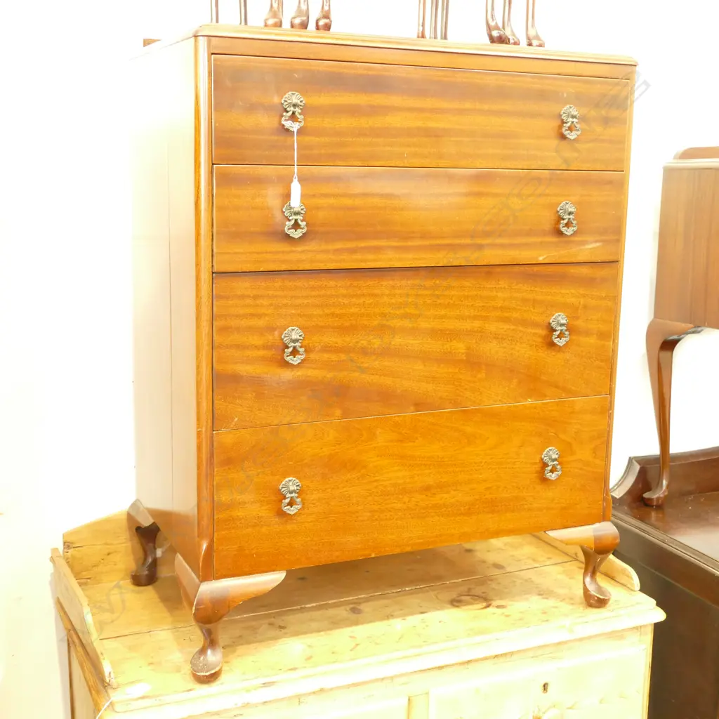 4 DRAWER MAHOGANY QUEEN ANNE CHEST OF DRAWERS, 710MM WIDE Image 1++