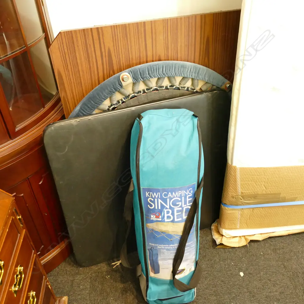 2 FOLDING PICNIC TABLES, CIRCULAR TRAMPOLINE 1M DIA, CAMP BED AND WHITE SHELF Image 1++