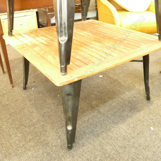 METAL BASED OUTDOOR TABLE 800 X 800 MM