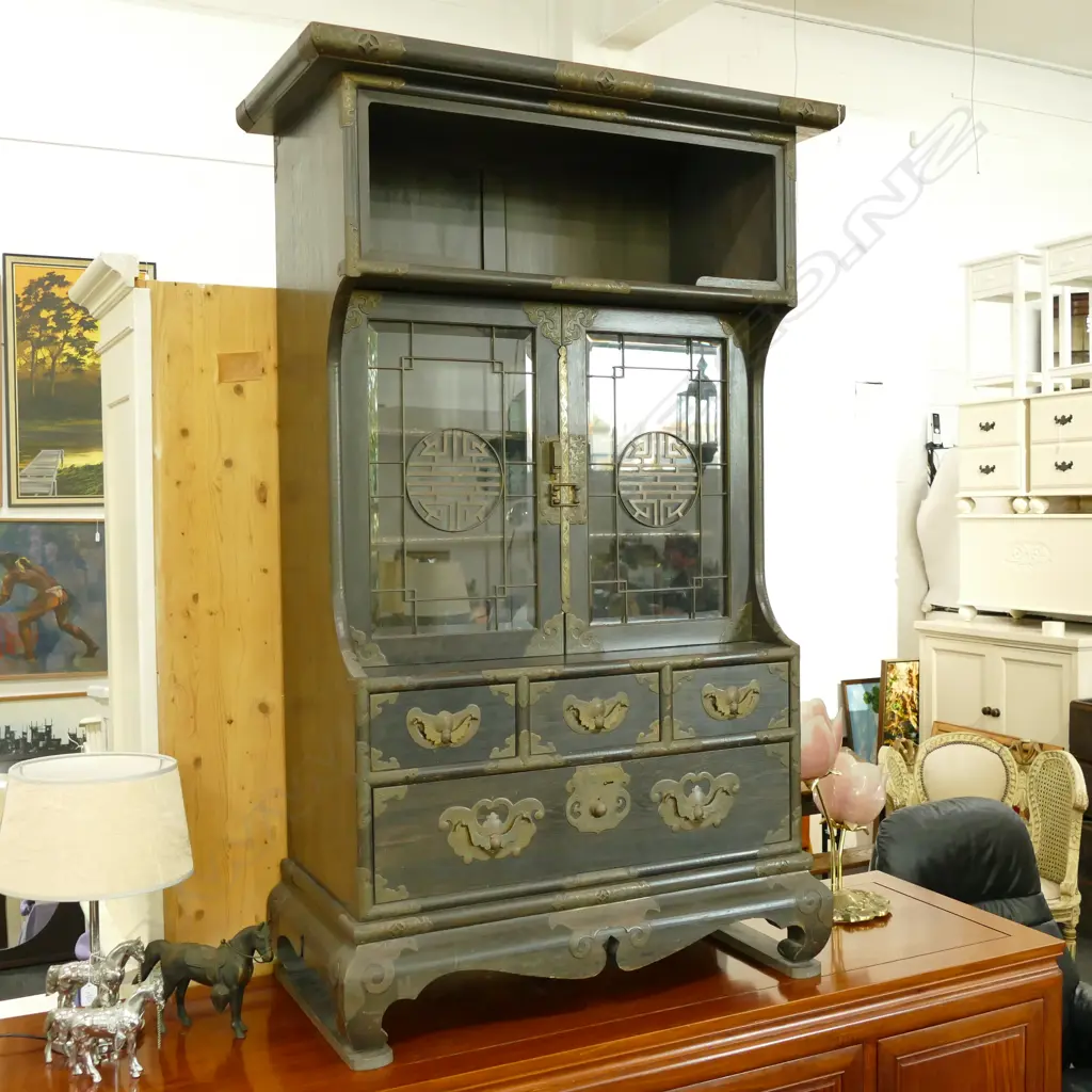 CHINESE DISPLAY CABINET Image 1++