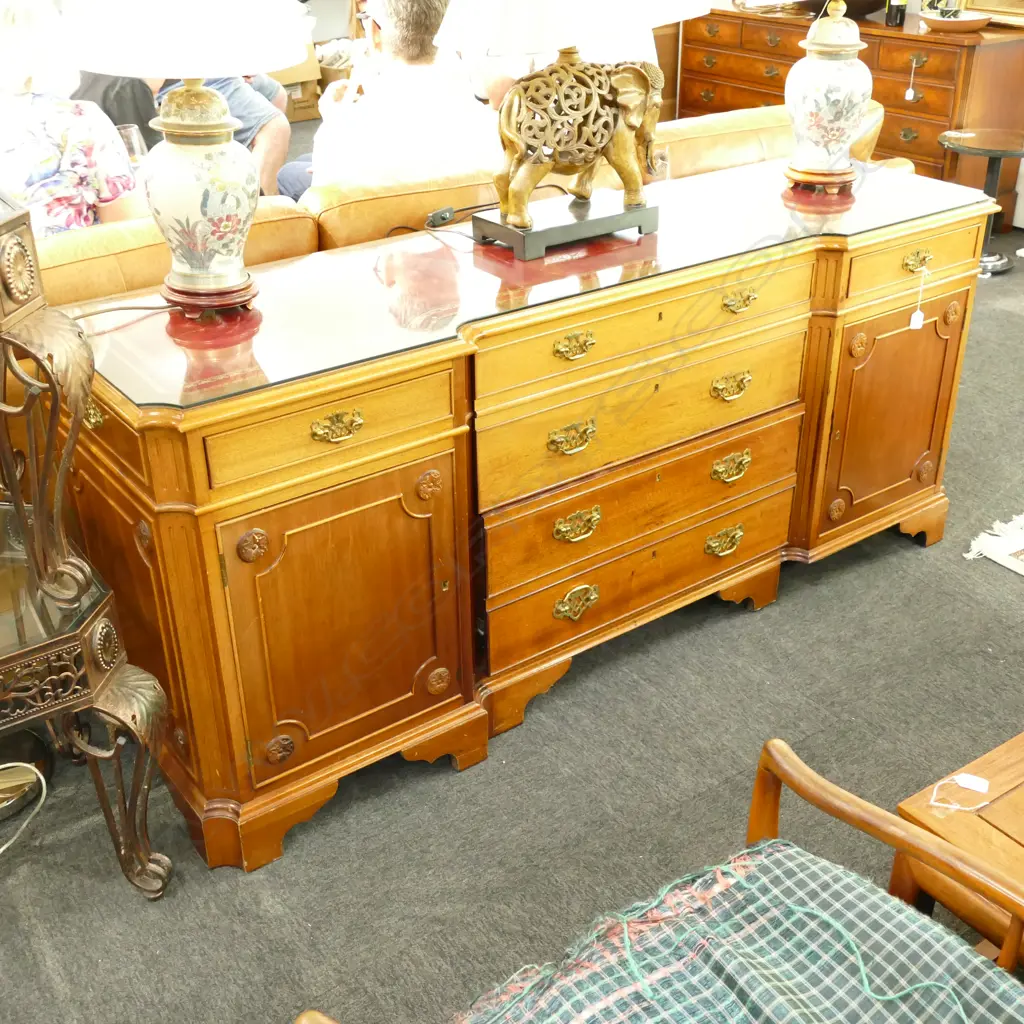 OFFICE MAHOGANY OFFICE CREDENZA IN  GEORGIAN STYLE Image 1++