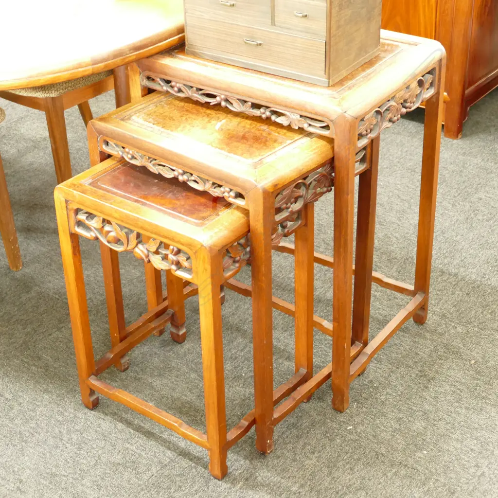 NEST OF 3 CHINESE CARVED TABLES Image 1++