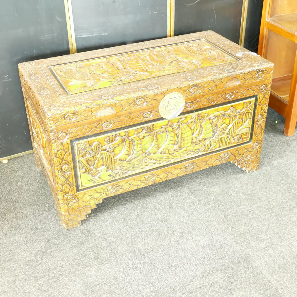 CARVED CHINESE CAMPHOR WOOD CHEST L1000 Image 1++