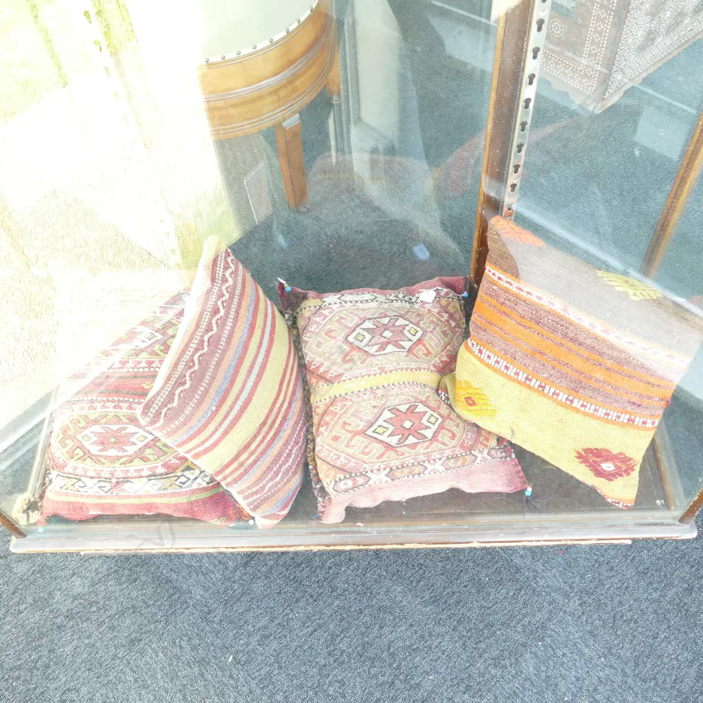 4 KELIM CUSHIONS  Image 1++