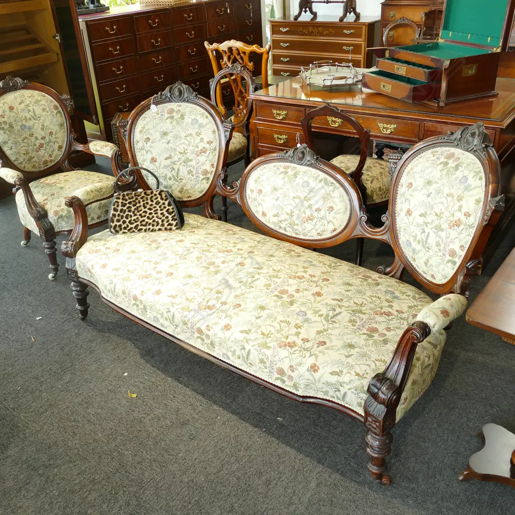 VICTORIAN FLORAL UPHOLSTERED CHAISE LOUNGE  1.6M L Image 1++