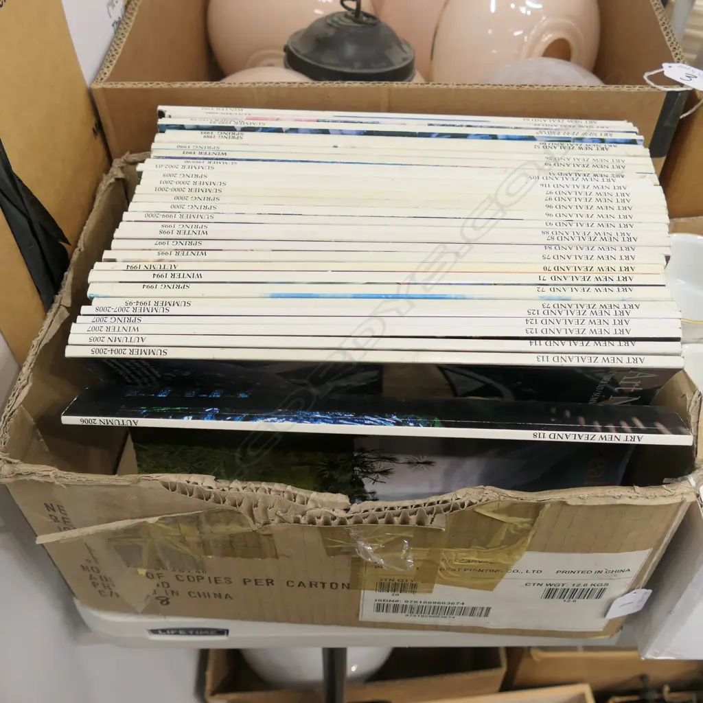 LOT ART NEW ZEALAND MAGAZINES - APPROX 30 Image 1++