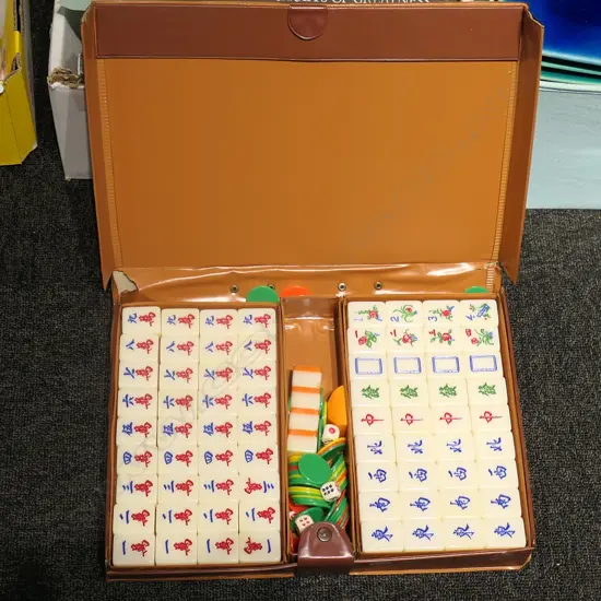 MAHJONG SET IN CASE