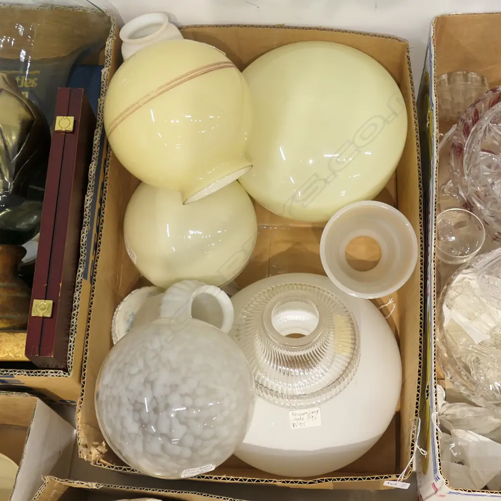 BOX LOT ART DECO LIGHT FITTINGS Image 1++