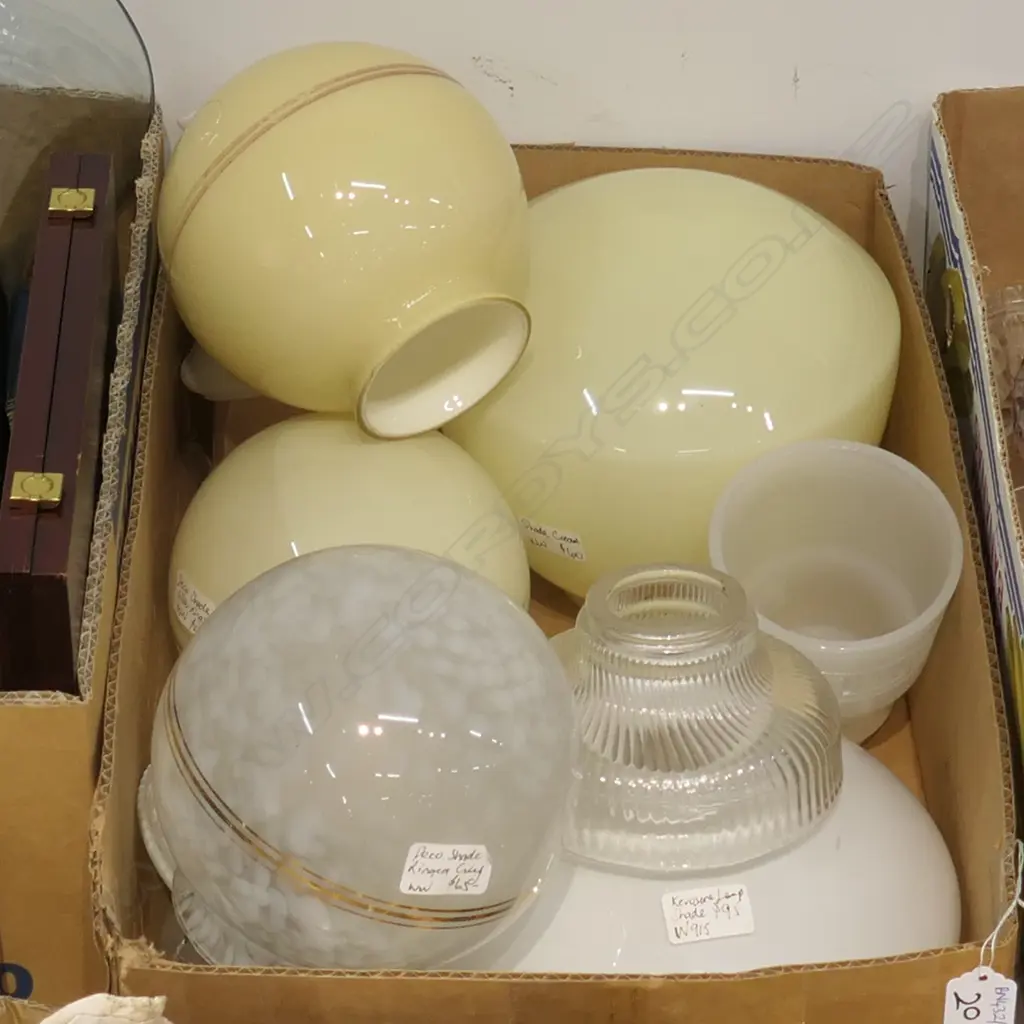 BOX LOT ART DECO LIGHT FITTINGS Image 1++