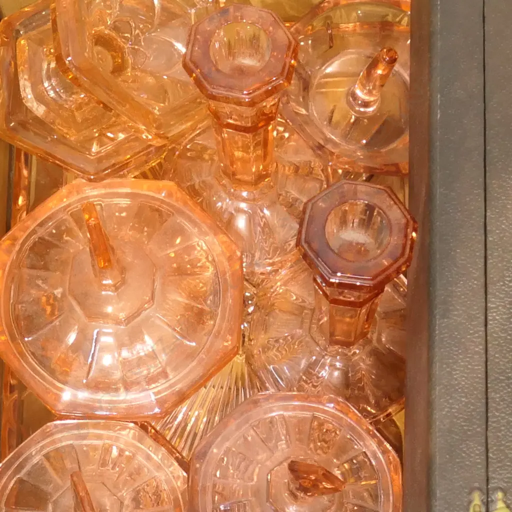 ENAMEL & GLASSWARE DRESSING TABLE SET Image 1++