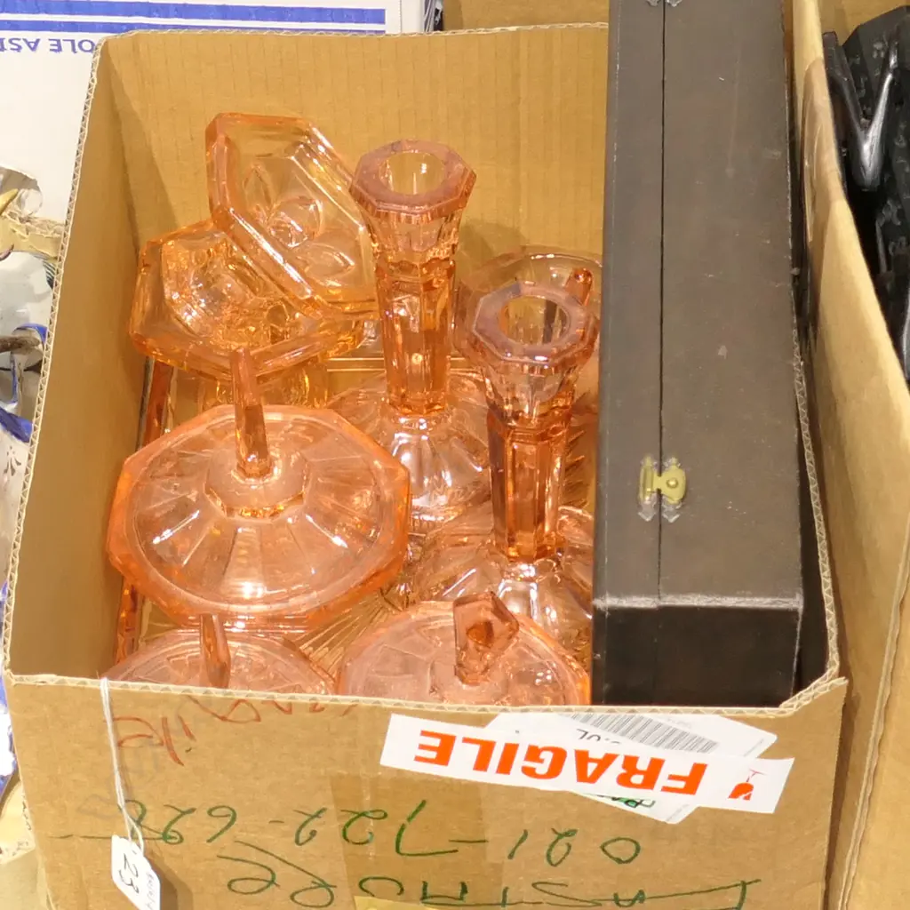 ENAMEL & GLASSWARE DRESSING TABLE SET Image 1++