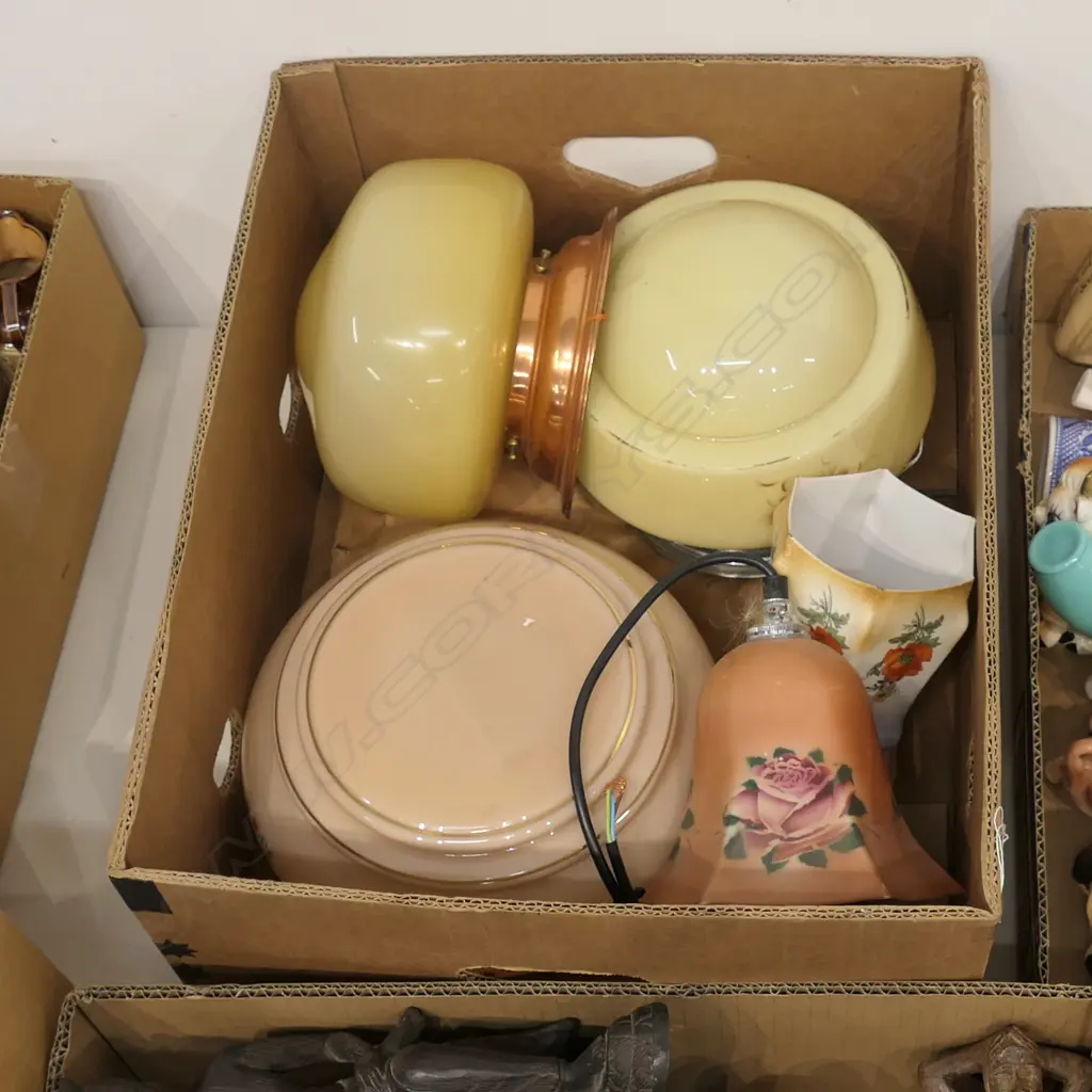 BOX LOT ART DECO LIGHT FITTINGS Image 1++