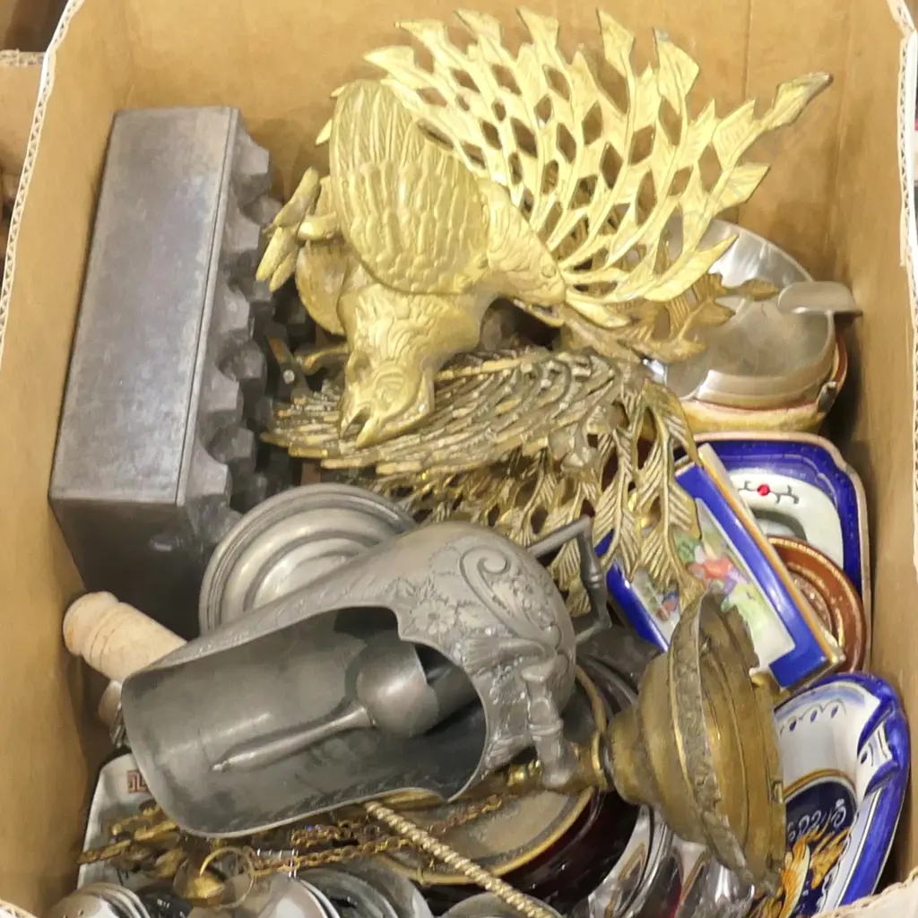 BOX LOT ASHTRAYS, PAIR BRONZE ROOSTERS ETC Image 1++