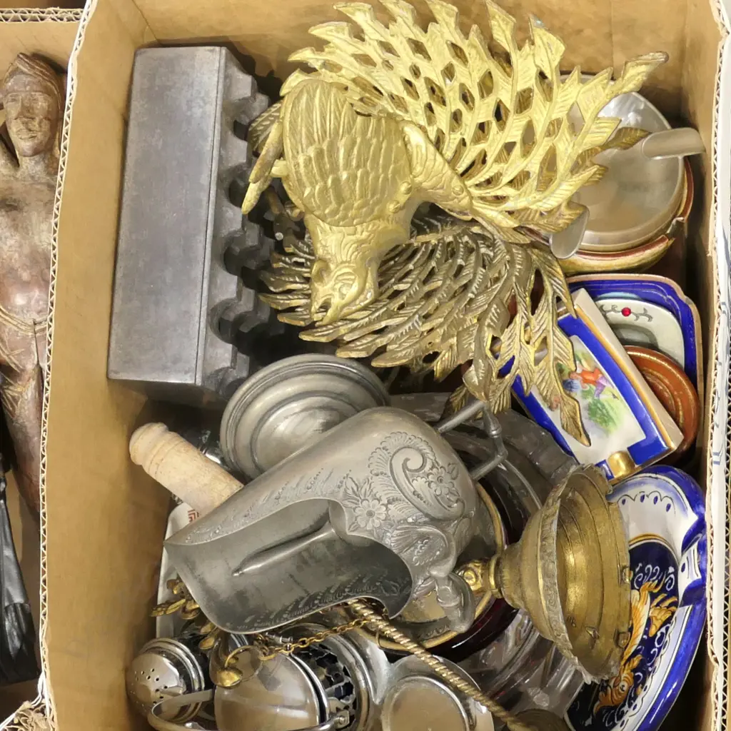 BOX LOT ASHTRAYS, PAIR BRONZE ROOSTERS ETC Image 1++
