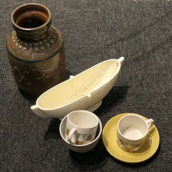 LOT CROWN LYNN / STUDIO POTTERY ETC