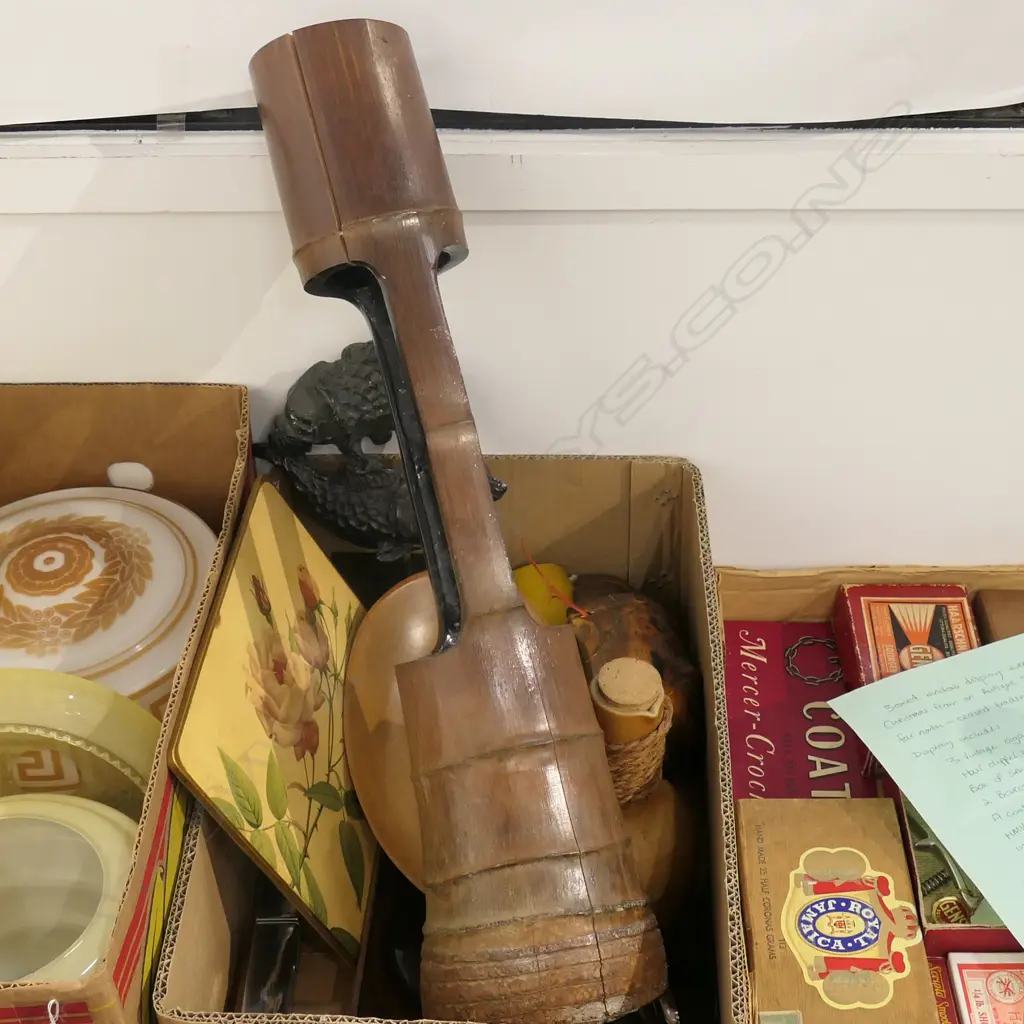 BOX LOT WOODEN / PLASTER ITEMS Image 1++