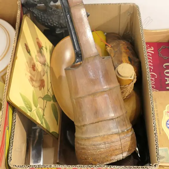 BOX LOT WOODEN / PLASTER ITEMS