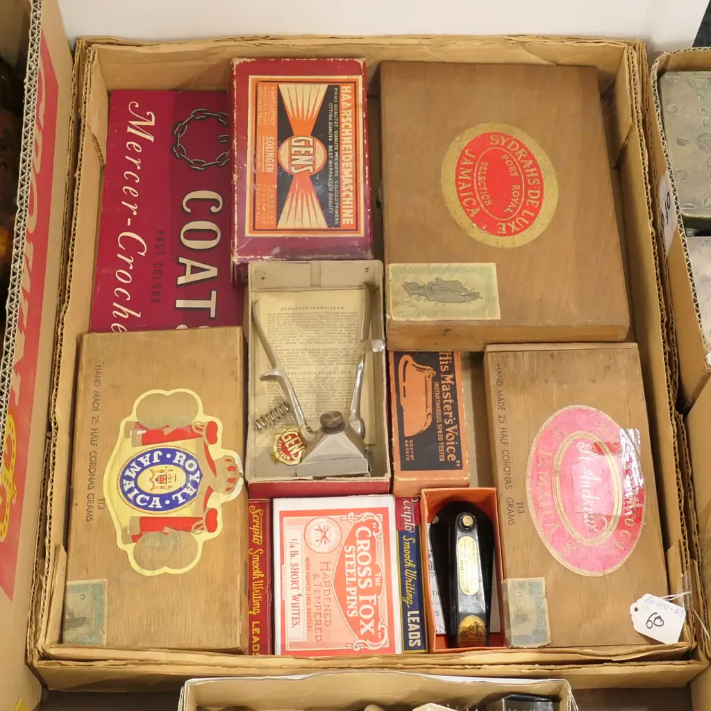 BOX OF VINTAGE WINDOW DISPLAY .... Image 1++